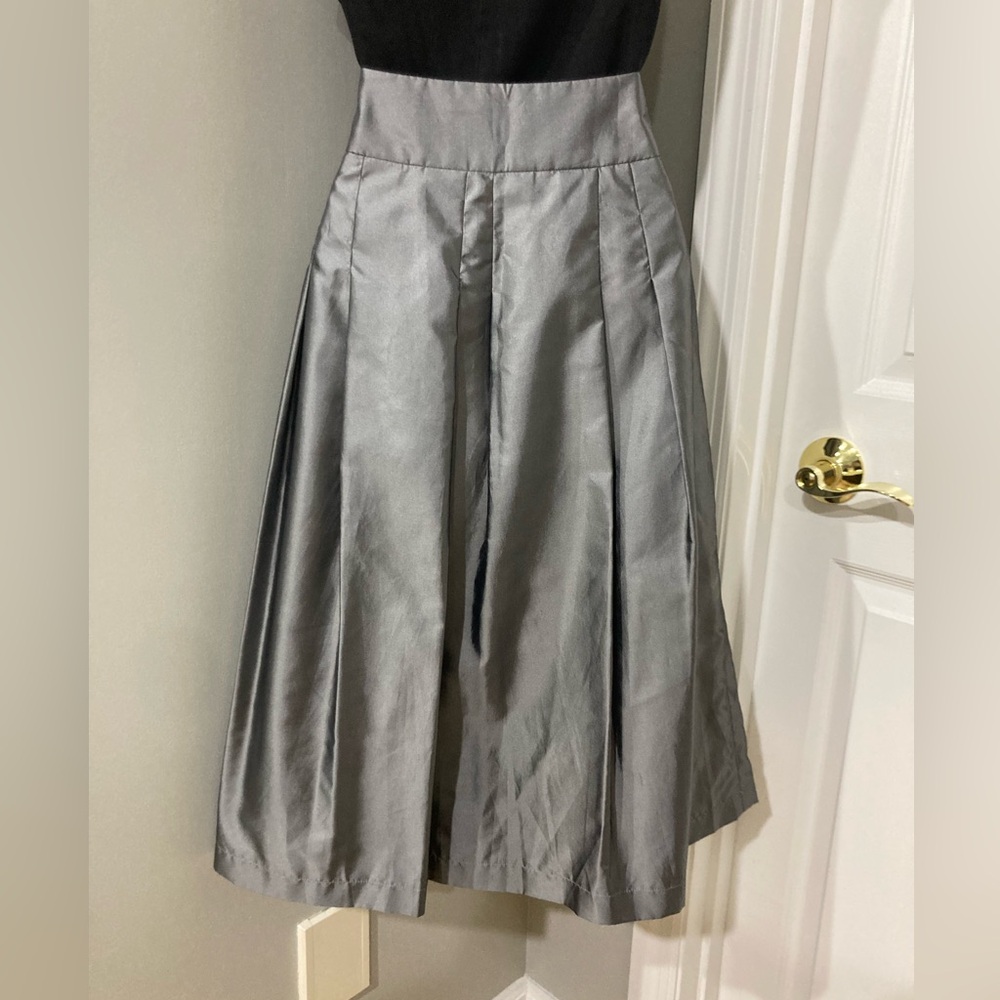 Classic High-Waist Silver Midi Skirt - Picture 6 of 8